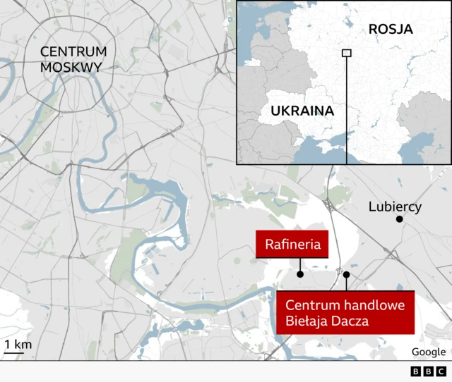 Mapa przedstawiająca lokalizację rafinerii i centrum handlowego w pobliżu Moskwy