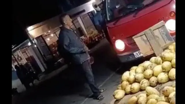 නාරම්මල ප්‍රදේශයේදී පොලිස් නිලධාරියෙකුගේ ගිනි අවිය ක්‍රියාත්මක වීමෙන් මියගිය වඩු කාර්මික ශිල්පියා මරණයට පත් වූ අවස්ථාවේ වීඩියෝ දර්ශන මුළින්ම සමාජ මාධ්‍ය වෙත මුදා හැරී පුද්ගලයා පිළිබඳ කිසියම් පුද්ගලයෙකු විසින් සොයා බලා ඇතැයි, නාරම්මල මහේස්ත්‍රාත් අධිකරණයේදී අද (පෙබරවාරි 2 වැනිදා) අනාවරණය විය.