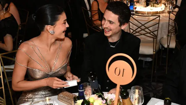 Kylie Jenner y Timothée Chalamet asisten a Moët & Chandon en la 83ª entrega anual de los Globos de Oro el 11 de enero de 2026 en Los Ángeles, California. (Foto por Michael Kovac/Getty Images para Moët & Chandon)