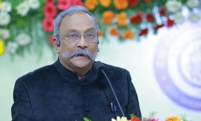 మానవ హక్కుల కార్యకర్త, 'పీపుల్స్ వాచ్' సంస్థ ప్రతినిధి హెన్రీ తిఫేన్