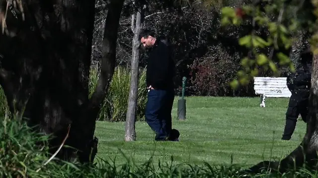 Messi, en el cementerio donde descansan los restos de su padre.