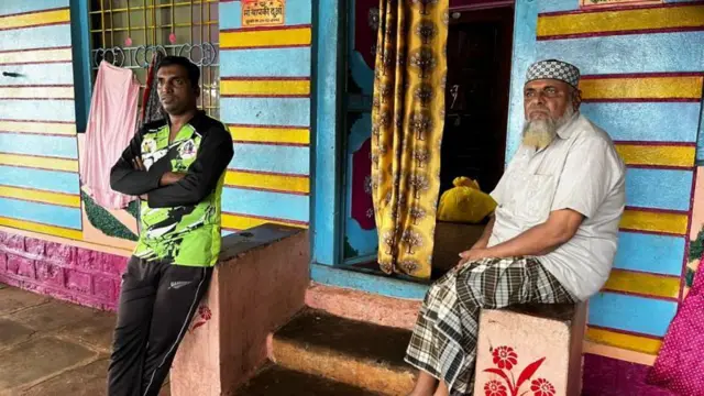 मुसलमानवाडीतले रहिवासी फुरकानअली अब्दुल्ला कागदी
