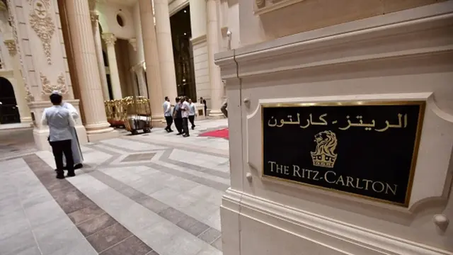 د ۲۰۰ شهزادګانو په ګډون د فساد په تور نیول شوي کسان د ریټز کارلټن په نامه د ریاض دغه لوکس هوټل کې ساتل کېږي