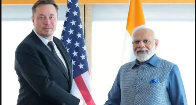 इलॉन मस्क आणि नरेंद्र मोदी 