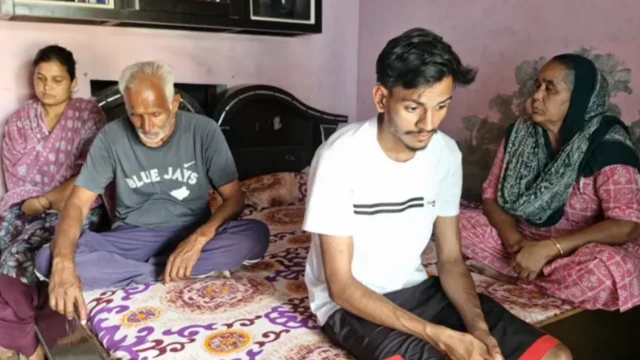 அஜய்குமாரின் குடும்பத்தினர்