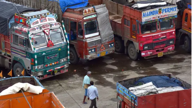 ট্রাক চুরি করে বিক্রির উদ্দেশ্যেই এই অপরাধে যুক্ত হয় চক্রটি
