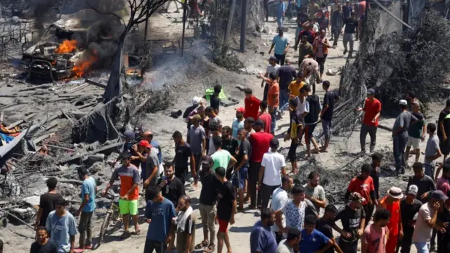 Israel: Hamás acusa al ejército israelí de matar a 71 personas durante un  ataque contra una zona humanitaria de Gaza - BBC News Mundo