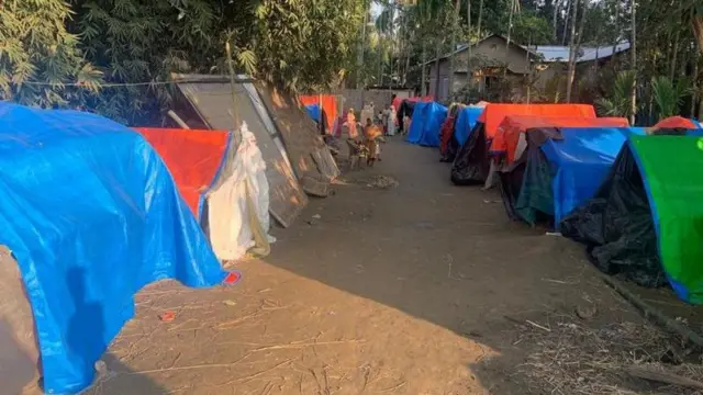 ప్లాస్టిక్ గుడారాల్లో నివసిస్తున్న నిరాశ్రయులు