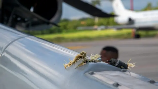 Helicóptero com marca de bala