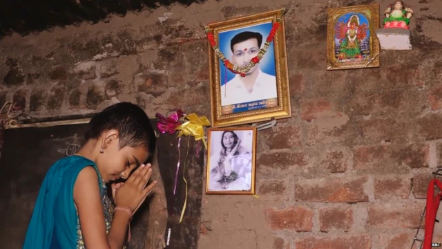 शेतात पीक व्हायचं, पण पैसा मिळत नसे म्हणून वडिलांची चिडचिड व्हायची, असं रूपाली सांगते.