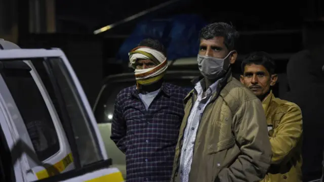 काश्मीरमधून पलायन करणारे परप्रांतीय मजूर