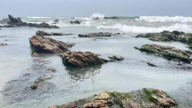 விசாகப்பட்டினம்: கடல் உள்வாங்குவது ஏன்? அதன் ஆபத்துகள் என்ன?