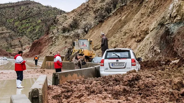 سیل و ریزش کوه در استان لرستان