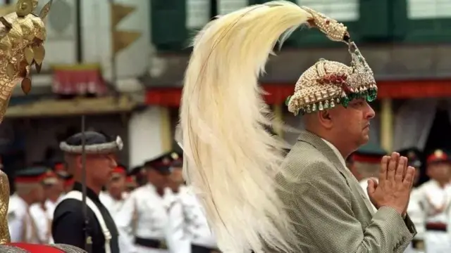 ஒட்டுமொத்த குடும்பத்தையும் கொன்ற நேபாள மன்னரின் கதை