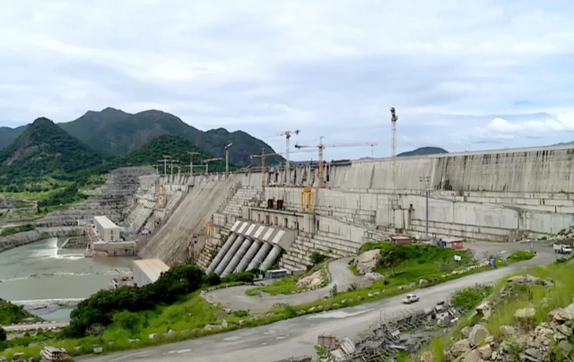 Hidhi haaromsaa olka'iinsa meetira 145 fi dalga ammoo bal'ina kiilomeetira 1.8 qaba