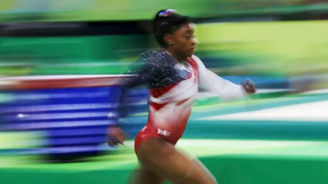 Simone Biles La Extraordinaria Vida De La Gimnasta Olímpica Que Superó Una Dura Infancia Y El 0605