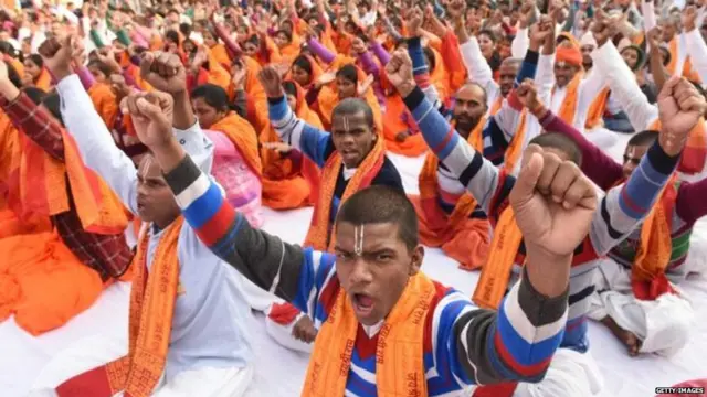 ਦਿੱਲੀ ਵਿਖੇ 25 ਨਵੰਬਰ ਨੂੰ ਇਕੱਠ ਨੇ ਰਾਮ ਮੰਦਿਰ ਬਣਾਉਣ ਦੀ ਮੰਗ ਮੁੜ ਮੁਖ਼ਰ ਕੀਤੀ ਸੀ।