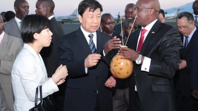 Icegera c'umukuru w'igihugu w'Uburundi Gaston Sindimwo aha akaganuke Bwana Yuanchao