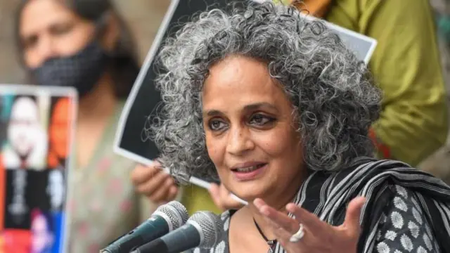 અરુંધતી રૉય