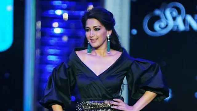 कॅन्सरशी लढा जिंकून सोनाली बेंद्रे चित्रपट क्षेत्रात परतली आहे.