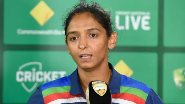 હરમનપ્રીત કૌર એક ઉમદા ઑલરાઉન્ડર છે અને બૉલિંગમાં પણ તેની ઑફસ્પિન બૉલિંગ મદદરૂપ થતી રહે છે.