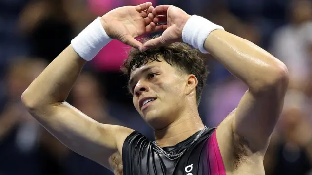 بن شلتون در دومین حضورش در جدول اصلی اوپن آمریکا توانسته به نیمه‌نهایی آخرین گرند اسلم فصل تنیس برسد