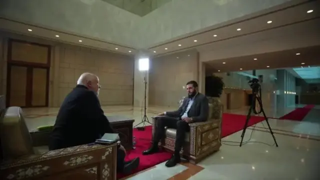 Аҳмад аш-Шараа ва ВВС муҳаррири Жереми Боуэн