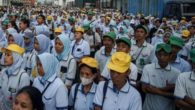 Pada Februari 2025 lalu, perusahaan tekstil Sritex di Jawa Tengah memberhentikan lebih dari 10.000 karyawannya.