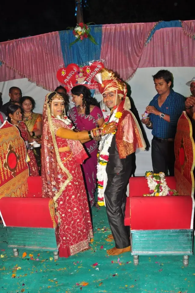 મનોજનાં લગ્ન તેમના જ મામાની દીકરી ભાવના સાથે 12 વર્ષ પહેલાં થયાં હતાં