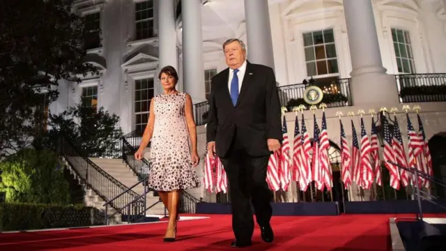 آمالیجا نافس زمانی در یک کارخانه نساجی در شهر سئونیتسا اسلوونی کار میکرد، در حالی که همسرش ویکتور فروشنده ماشین بود