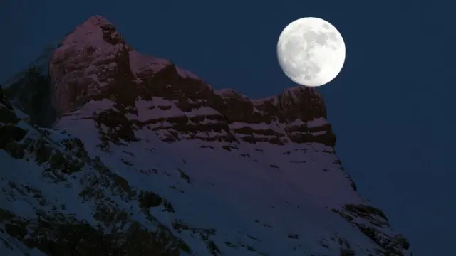 La luna vista desde Suiza
