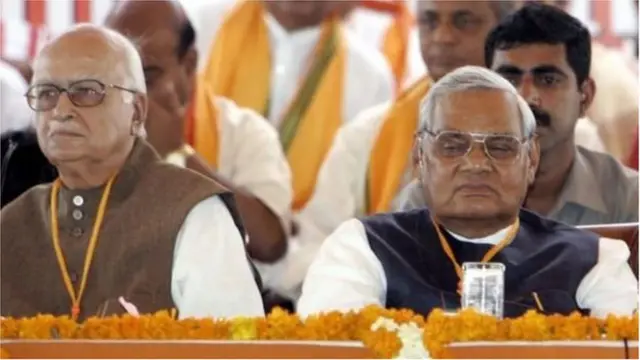 लालकृष्ण अडवाणी आणि अटलबिहारी वाजपेयी