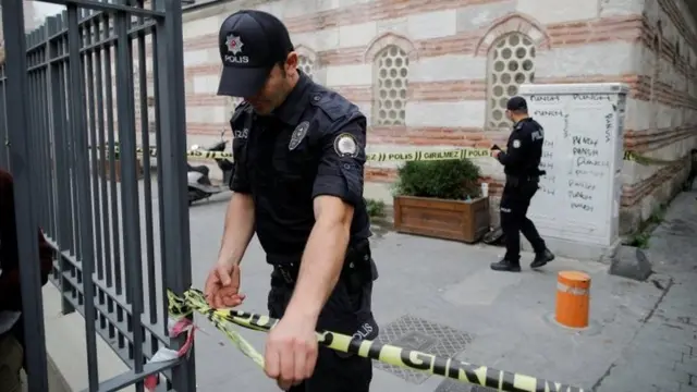 الشرطة التركية تفرض طوقا أمنيا حول منزل لو ميجورير