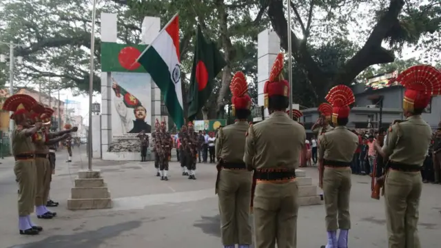 পেট্রাপোল সীমান্তে আনুষ্ঠানিক পতাকা মহড়া, ২০-১০-২০১৯।