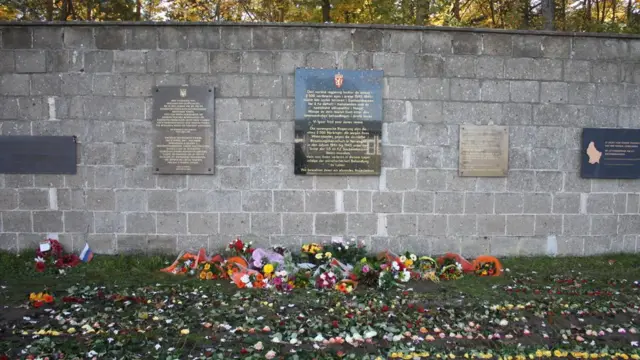 Memorial pelas vítimas do holocausto no antigo camporoleta estrelabetconcentraçãoroleta estrelabetOranienburg, na Alemanha