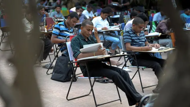 छात्र-छात्राएं