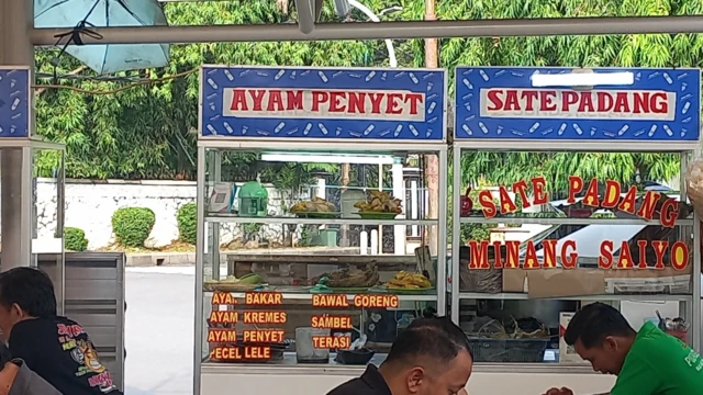 BBC News Indonesia kembali mendatangi kantin tersebut beberapa hari kemudian, dan memverifikasi lokasi makan Mama Yasinta.