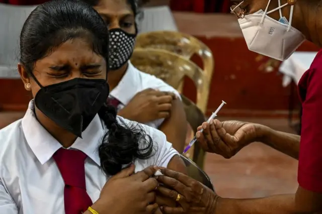 Sri Lankan school child getting vaccinated