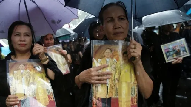 У королевского дворца