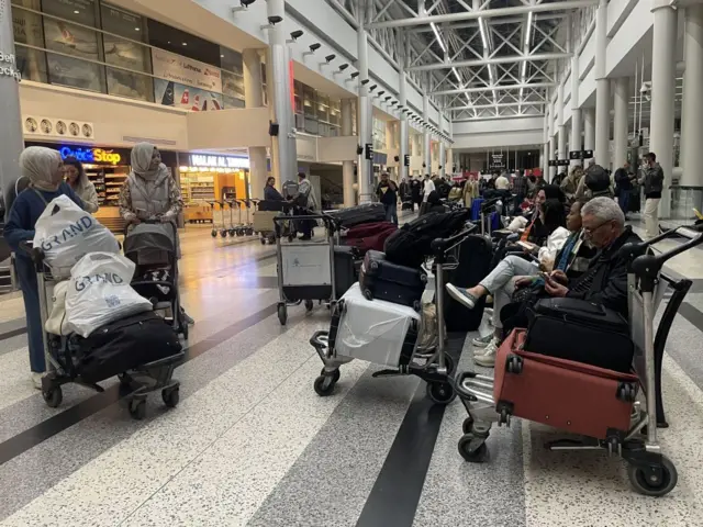 مطار رفيق الحريري في بيروت