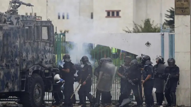 भदौ २३ गते संसद् भवनबाहिर खटिएको प्रहरी टोली