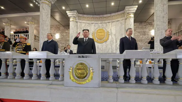 Лидер КНДР и Дмитрий Медведев (на фото - крайний справа)