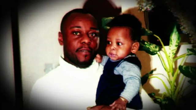 توفي جيمي موبينغا، أثناء إعادته إلى أنغولا في عام 2010.