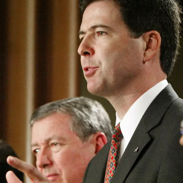 James Comey (derecha) y John Ashcroft (izquierda).