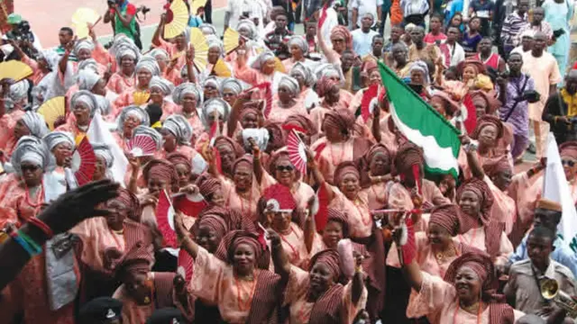 Awọn ẹlẹgbẹjẹgbẹ obinrin ninu asọ ẹgbẹ́jọda to n jo nibi ọdun Ojude Ọba