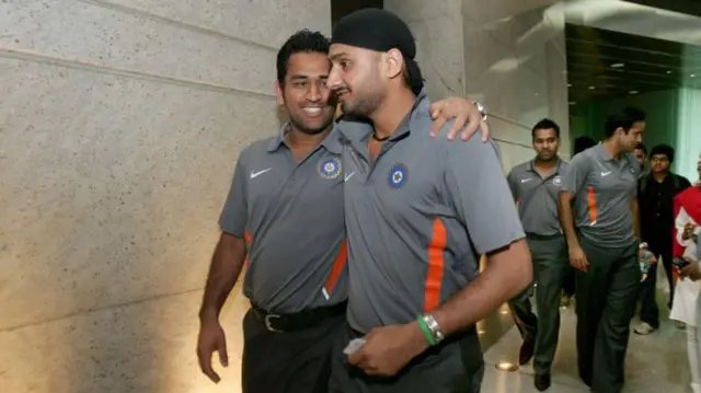 హర్భజన్, ధోని