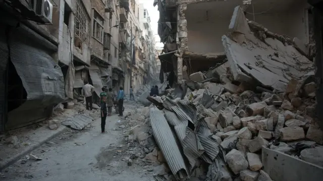 Doğu Halep'te yıkılmış binalar