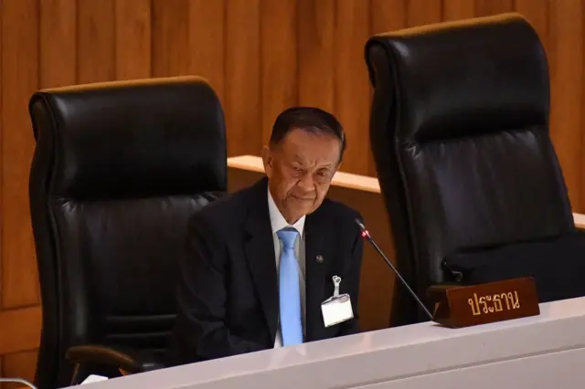 ประะธานวันนอร์บอกว่า แม้ต้องเลื่อนถกร่างแก้ไขรัฐธรรมนูญออกไป 1 เดือน แต่ไม่กระทบกับกรอบเวลา เพราะแม้พิจารณาเสร็จเร็ว ก็ต้องรอร่าง พ.ร.บ. ประชามติฯ ที่ถูกแขวนไว้ครบ 180 วัน ถึงจะทำประชามติได้