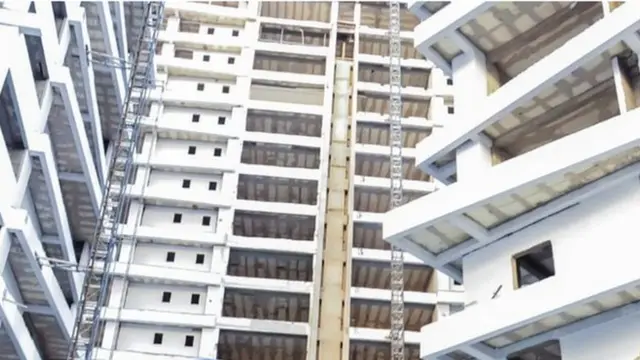 Di 21 storey building early in October before e collapse for November