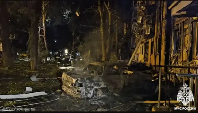 Abategetsi b'akarere bavuga ko inyubakwa yo muri Kursk yononekaye n'ibisigarira vy'igisasu ca misire carekuwe na Ukraine kigasamburirwa mu kirere kuri uno wa 11 Myandagaro